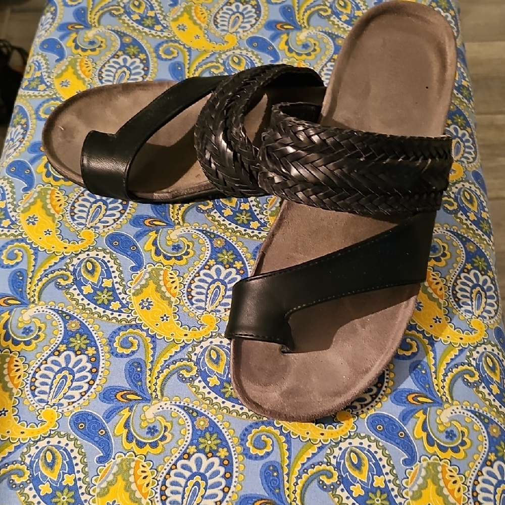 BareTraps Black Textured Sandals
